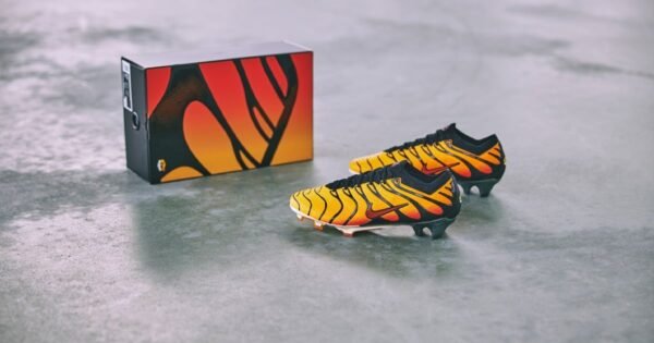 Nike Mercurial Vapor 15 x Air Max Plus Orange - Image 2